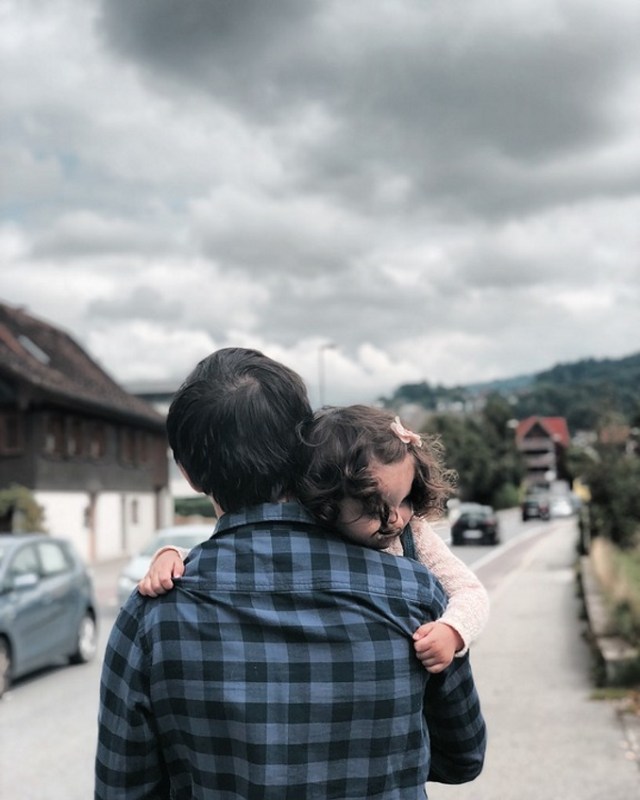 Single Dad Took Daughter Out For Dinner, Gets Note From Strangers