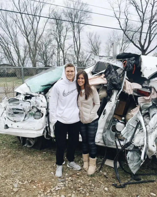 Arika Stovall Couple Crushed In Mangled Truck Woman Spots Smiling Man At Window