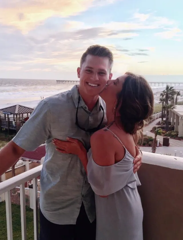 Arika Stovall Couple Crushed In Mangled Truck Woman Spots Smiling Man At Window