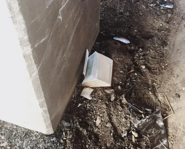 Arika Stovall Couple Crushed In Mangled Truck Woman Spots Smiling Man At Window