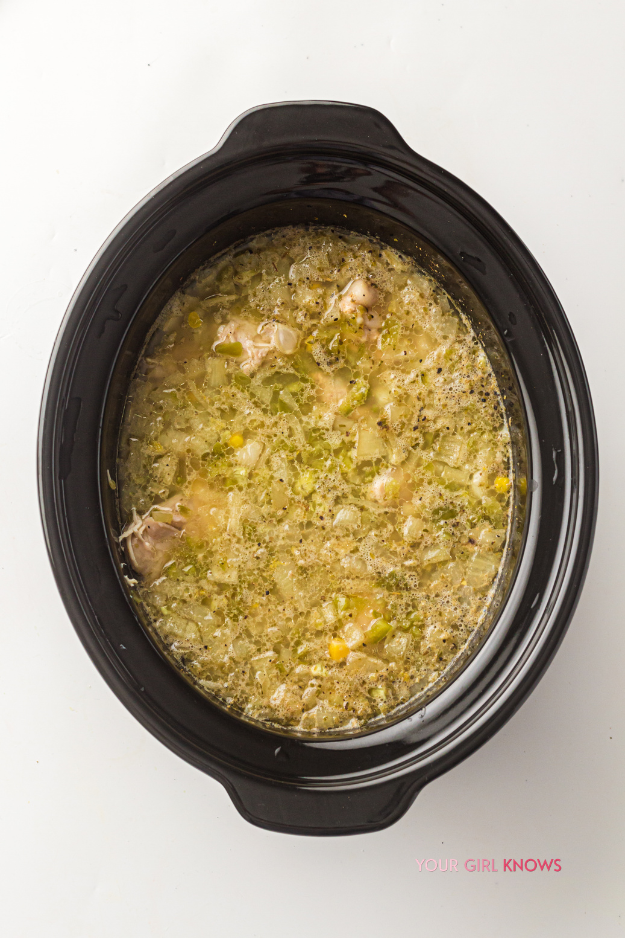 Slow Cooker White Chicken Chili That’s Creamy, Cozy, and Loaded With Flavor