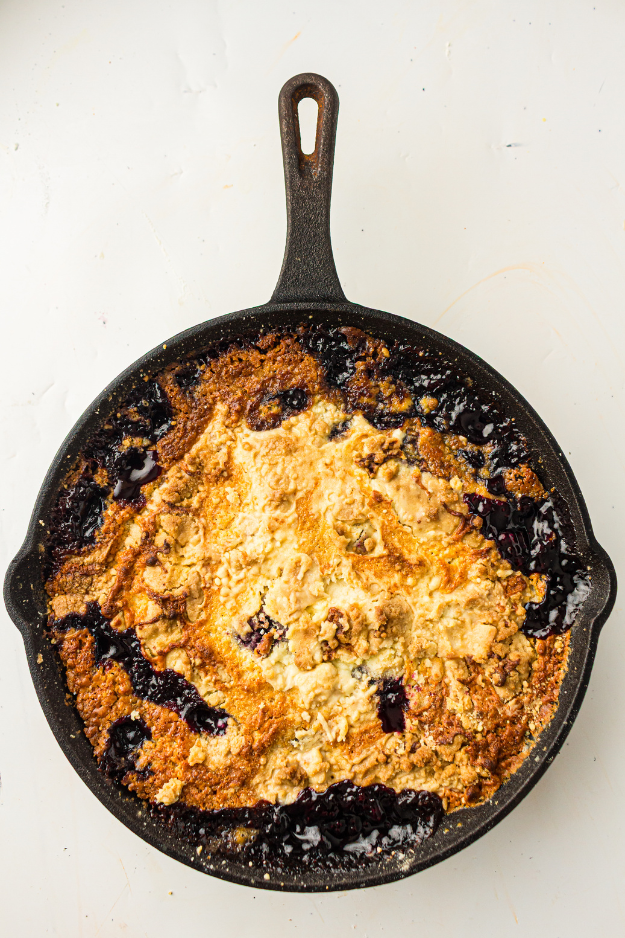 The 5-Ingredient Berry Dump Cake That Feels Like Cheating on Baking