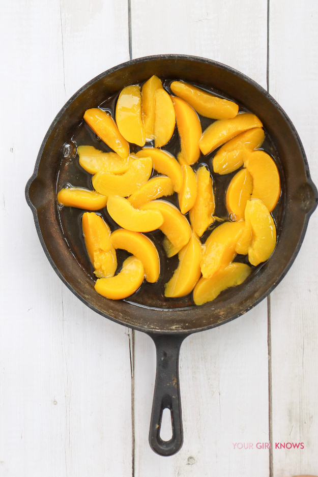 Skillet Peach Dump Cake That’s Buttery, Golden, and Ridiculously Easy to Make