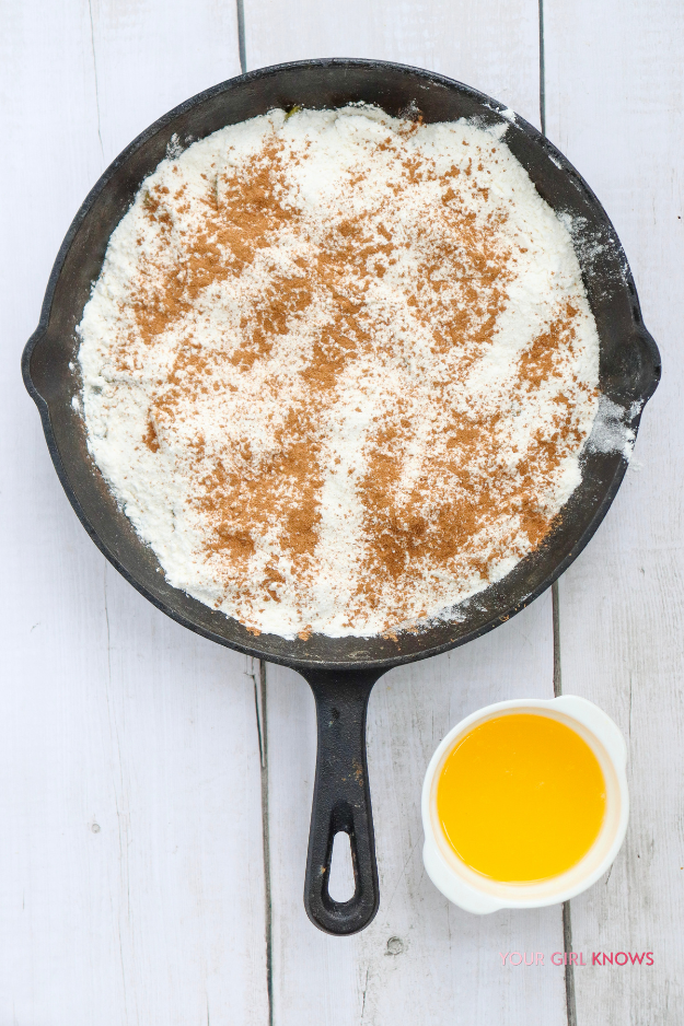 Skillet Peach Dump Cake That’s Buttery, Golden, and Ridiculously Easy to Make