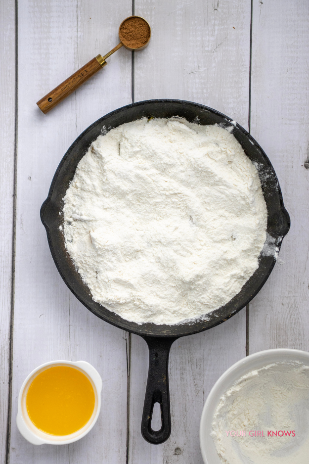 Skillet Peach Dump Cake That’s Buttery, Golden, and Ridiculously Easy to Make