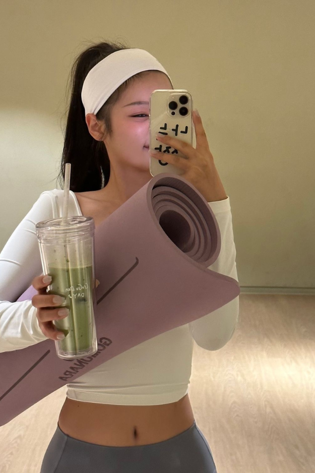 How to Glow Up in One Week (Without Spending a Ton of Money) How to Glow Up in One Week (Without Spending a Ton of Money)