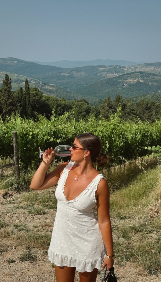 24 Cute Summer Winery Outfits Perfect for Picnics, Rosé, and Golden Hour Views