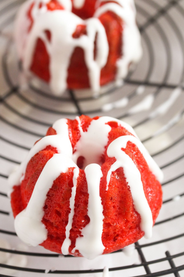 20 Mini Cake Recipes That Are Almost Too Cute to Eat (But Way Too Delicious to Resist) 20 Mini Cake Recipes That Are Almost Too Cute to Eat (But Way Too Delicious to Resist)