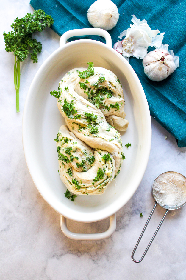 This Swirl Garlic Bread Literally Pulls Apart in Buttery Layers This Swirl Garlic Bread Literally Pulls Apart in Buttery Layers