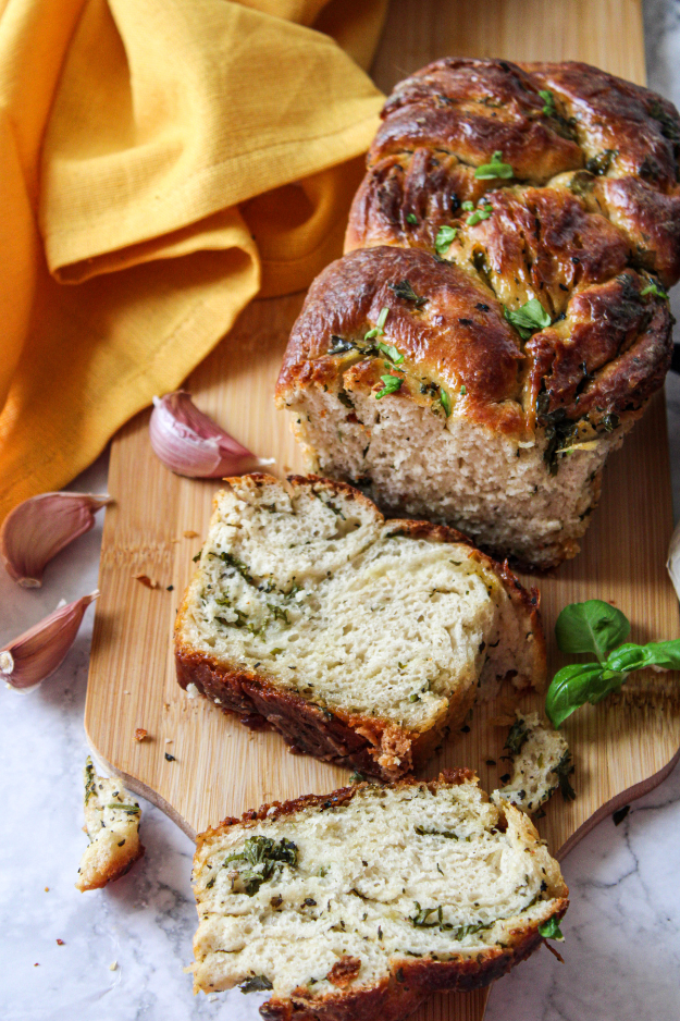 This Swirl Garlic Bread Literally Pulls Apart in Buttery Layers This Swirl Garlic Bread Literally Pulls Apart in Buttery Layers