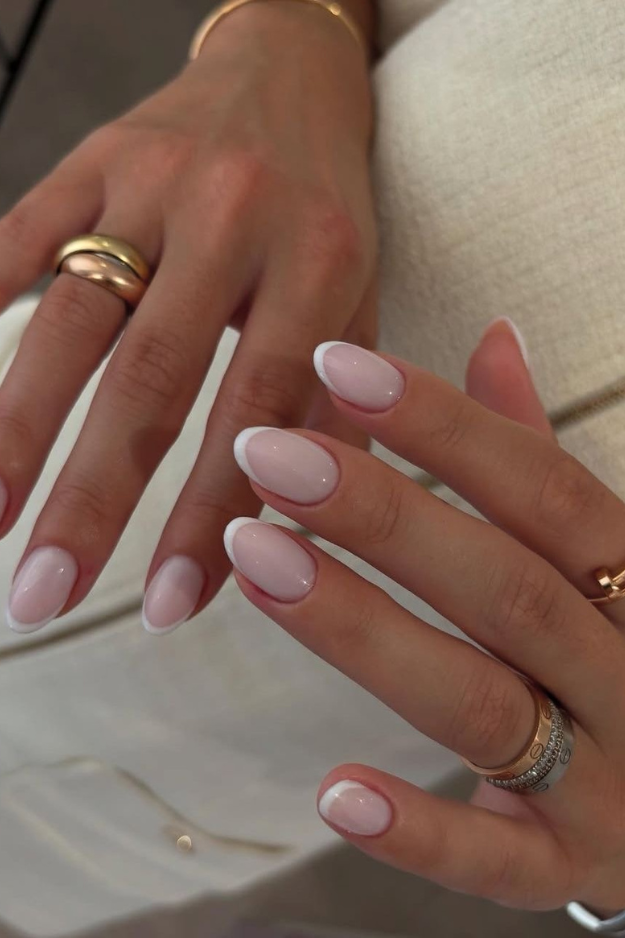 24 Dreamy Short Almond Nails That Feel Soft and Luxurious 24 Dreamy Short Almond Nails That Feel Soft and Luxurious