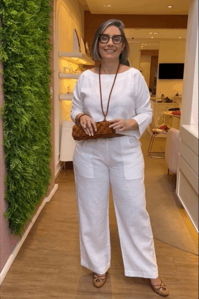 9 Unique Fashion Tips for an Old, Busty, Petite Woman Who Wants to Look Chic