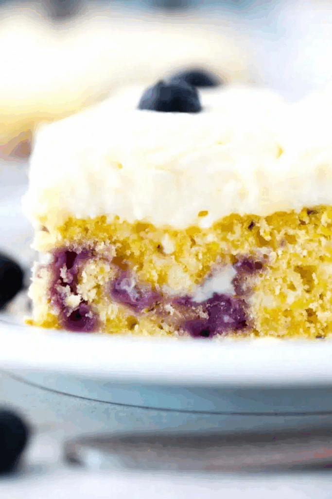 28 Easy Blueberry Recipes Everyone’s Baking, Blending, and Obsessing Over 28 Easy Blueberry Recipes Everyone’s Baking, Blending, and Obsessing Over