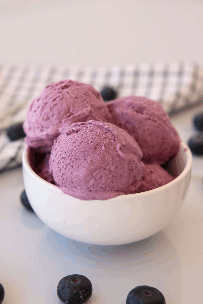 28 Easy Blueberry Recipes Everyone’s Baking, Blending, and Obsessing Over 28 Easy Blueberry Recipes Everyone’s Baking, Blending, and Obsessing Over