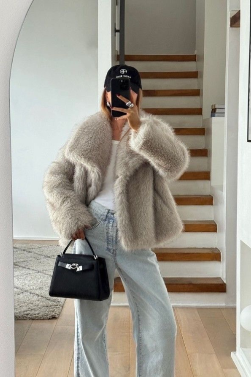 17 Fur Coat Outfits That Are Bold, Cozy, and Totally Statement-Making 17 Fur Coat Outfits That Are Bold, Cozy, and Totally Statement-Making