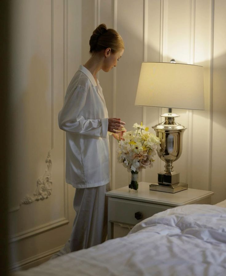 9 Reasons to Go to Bed Before 10 PM (That'll Make You Set Your Alarm Right Now) 9 Reasons to Go to Bed Before 10 PM (That'll Make You Set Your Alarm Right Now)