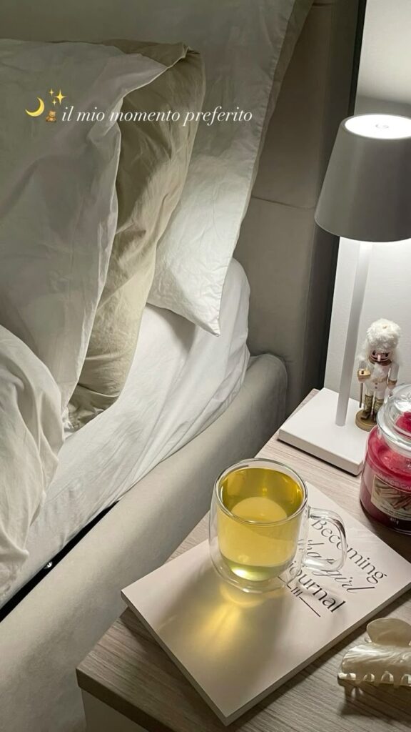 9 Reasons to Go to Bed Before 10 PM (That'll Make You Set Your Alarm Right Now) 9 Reasons to Go to Bed Before 10 PM (That'll Make You Set Your Alarm Right Now)