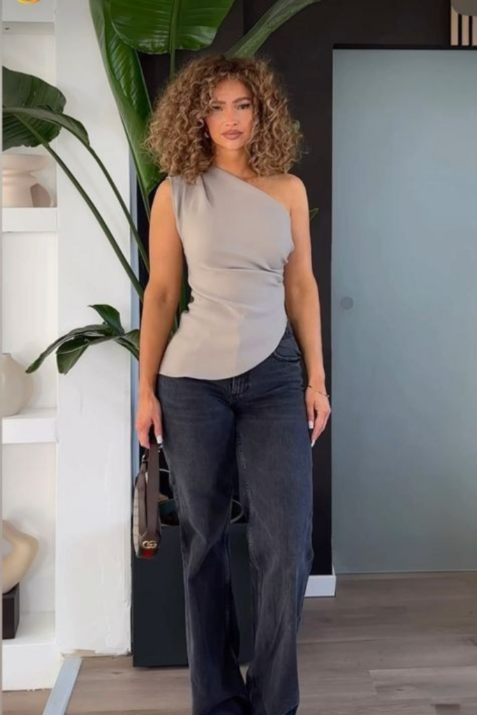 How to Dress If You Have a Short Torso (Without Looking Boxy or Cut-Off) How to Dress If You Have a Short Torso (Without Looking Boxy or Cut-Off)