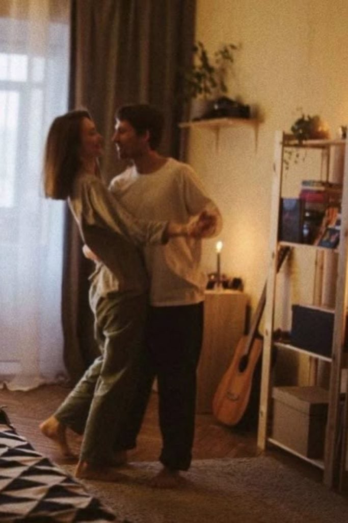 50 Cute Date Ideas for 9-5 Couples Who Are Booked, Busy But Still Obsessed with Each Other 50 Cute Date Ideas for 9-5 Couples Who Are Booked, Busy But Still Obsessed with Each Other