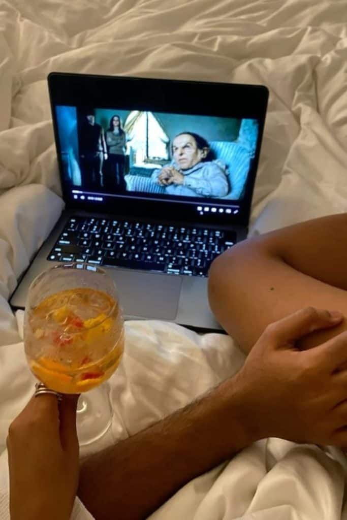 50 Cute Date Ideas for 9-5 Couples Who Are Booked, Busy But Still Obsessed with Each Other 50 Cute Date Ideas for 9-5 Couples Who Are Booked, Busy But Still Obsessed with Each Other
