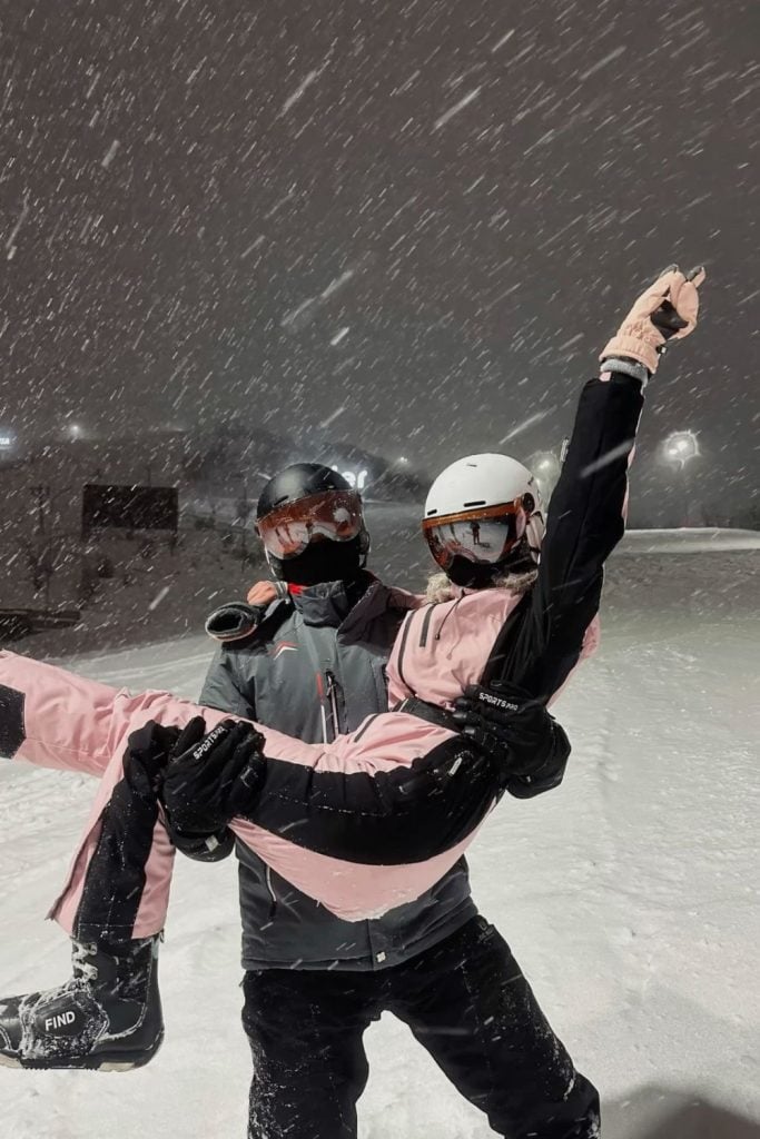 The 21 Snow Date Ideas Every Couple Needs on Their Winter Bucket List The 21 Snow Date Ideas Every Couple Needs on Their Winter Bucket List