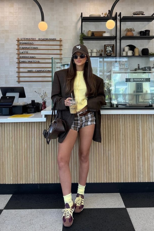 The 23 Brown Shorts Outfits That Take You From Coffee Runs to Cocktails The 23 Brown Shorts Outfits That Take You From Coffee Runs to Cocktails
