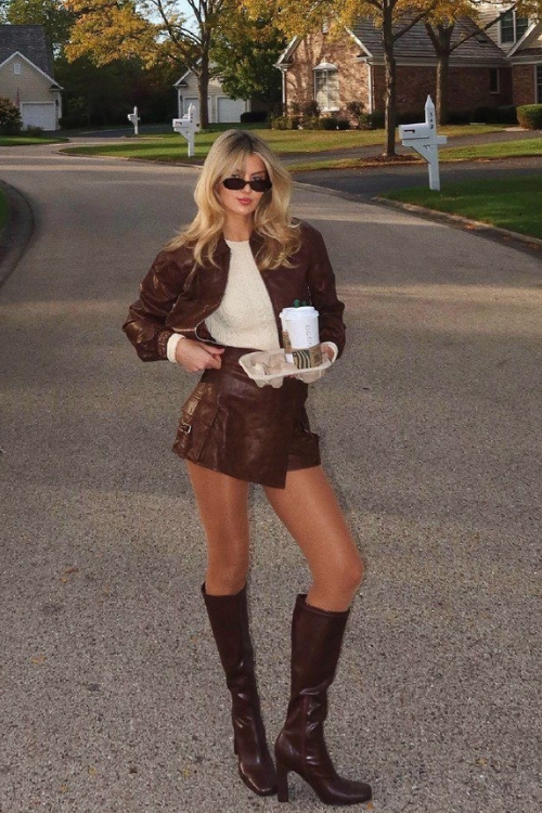 The 23 Brown Shorts Outfits That Take You From Coffee Runs to Cocktails The 23 Brown Shorts Outfits That Take You From Coffee Runs to Cocktails