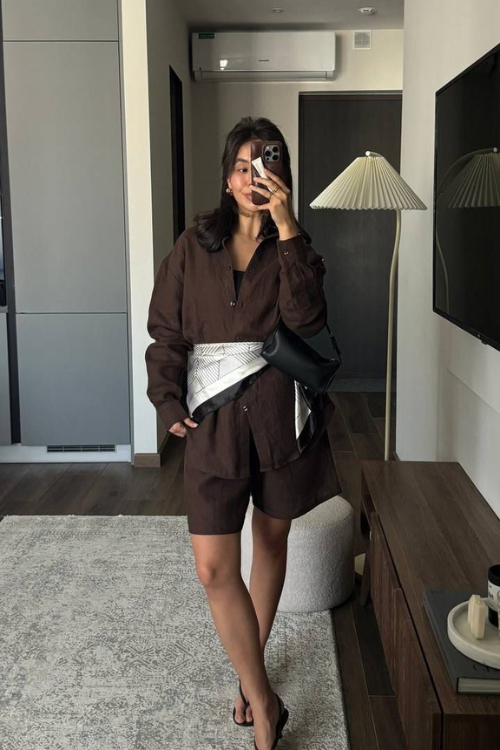 The 23 Brown Shorts Outfits That Take You From Coffee Runs to Cocktails The 23 Brown Shorts Outfits That Take You From Coffee Runs to Cocktails