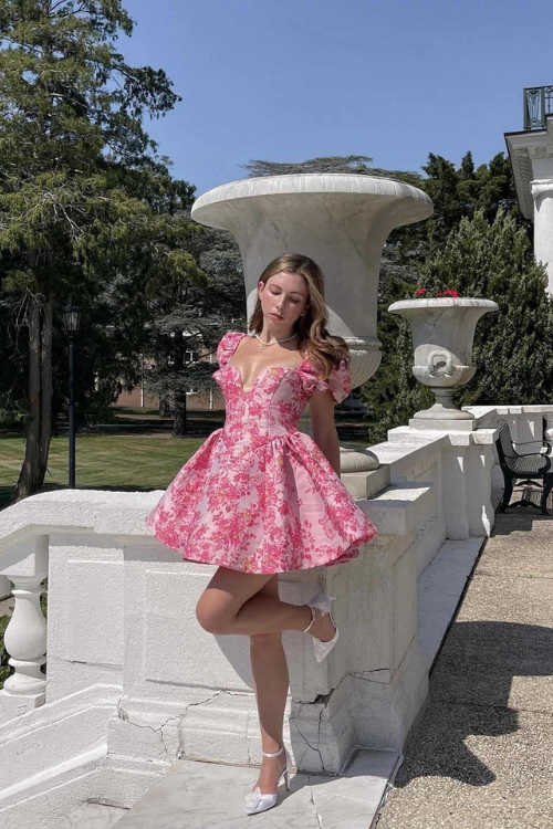 The 28 Coquette Outfits Every Romantic It-Girl Is Wearing Right Now The 28 Coquette Outfits Every Romantic It-Girl Is Wearing Right Now