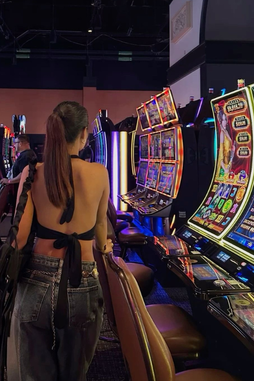 33 Hottest Casino Outfits That Guarantee All Eyes on You