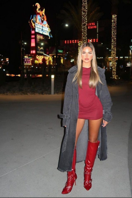 33 Hottest Casino Outfits That Guarantee All Eyes on You