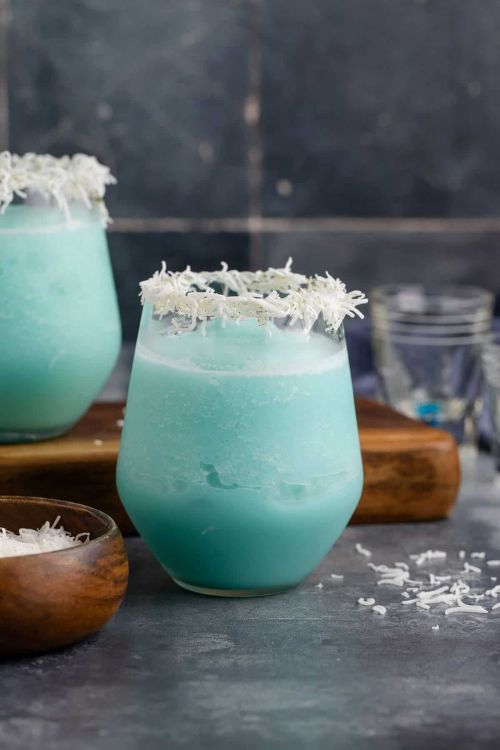 The 24 Christmas Cocktails That Instantly Turn You Into the Hostess of the Year The 24 Christmas Cocktails That Instantly Turn You Into the Hostess of the Year