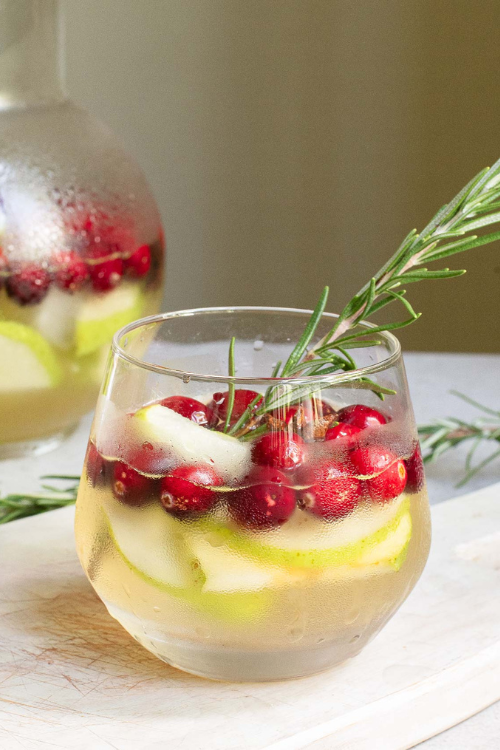 The 24 Christmas Cocktails That Instantly Turn You Into the Hostess of the Year The 24 Christmas Cocktails That Instantly Turn You Into the Hostess of the Year