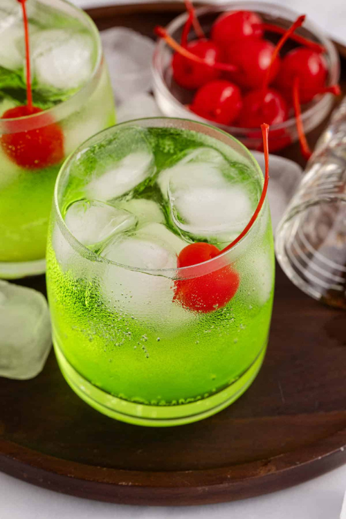 The 24 Christmas Cocktails That Instantly Turn You Into the Hostess of the Year The 24 Christmas Cocktails That Instantly Turn You Into the Hostess of the Year