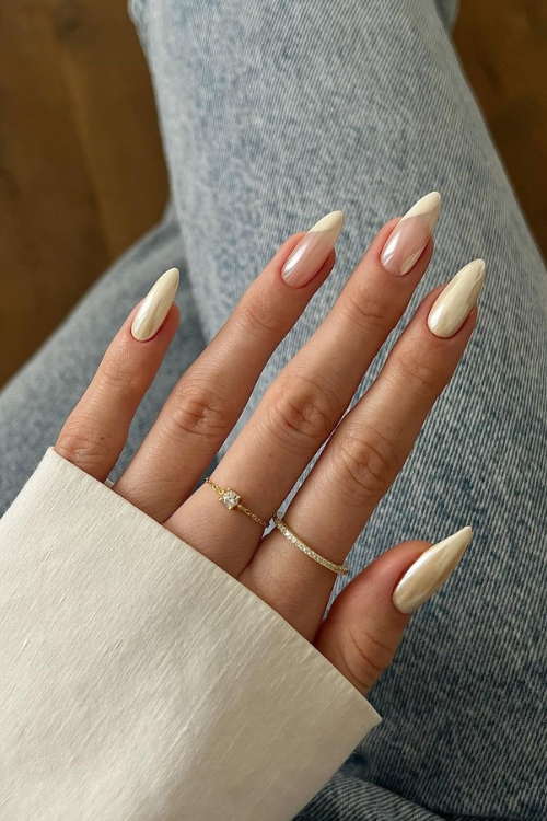10 White Chrome Nails So Good You’ll Screenshot Immediately 10 White Chrome Nails So Good You’ll Screenshot Immediately