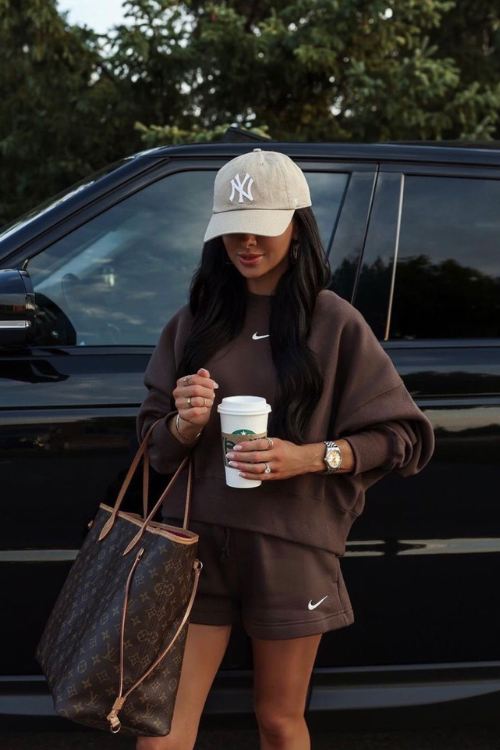 13 Soccer Mom Outfits That Make You the Hottest on the Sidelines