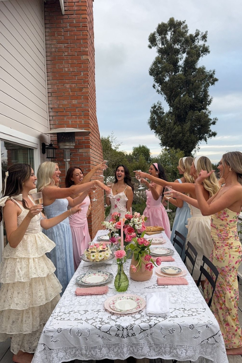 12 Garden Party Outfits That Make You the Best-Dressed Guest Every Time 12 Garden Party Outfits That Make You the Best-Dressed Guest Every Time