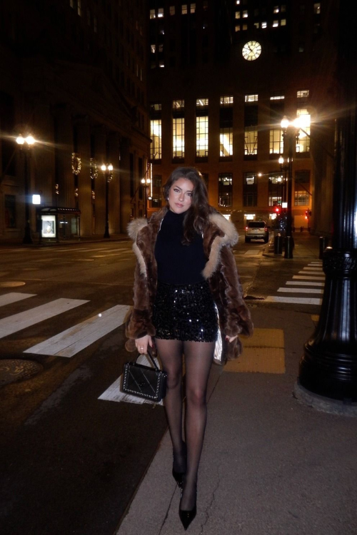 24 Winter Party Outfits That Guarantee You’re the Best-Dressed in the Room 24 Winter Party Outfits That Guarantee You’re the Best-Dressed in the Room