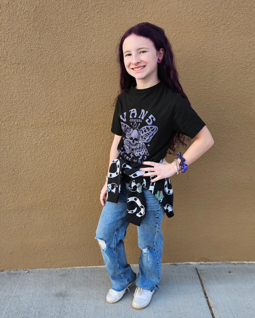 Cool Graphic Tee And Distressed Denim Outfit