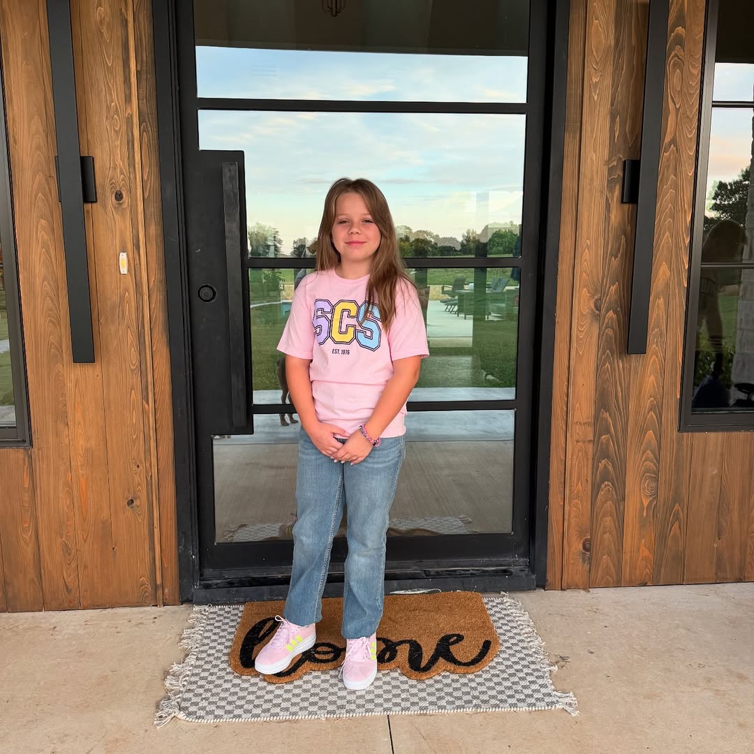 Pink Graphic Tee And Light Wash Jeans For School