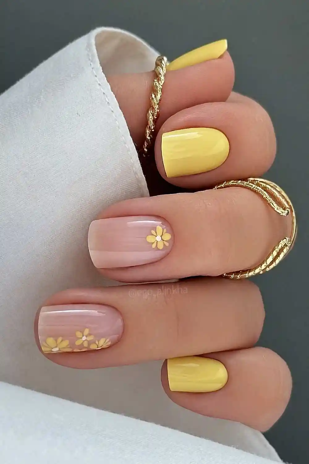 Short yellow floral manicure