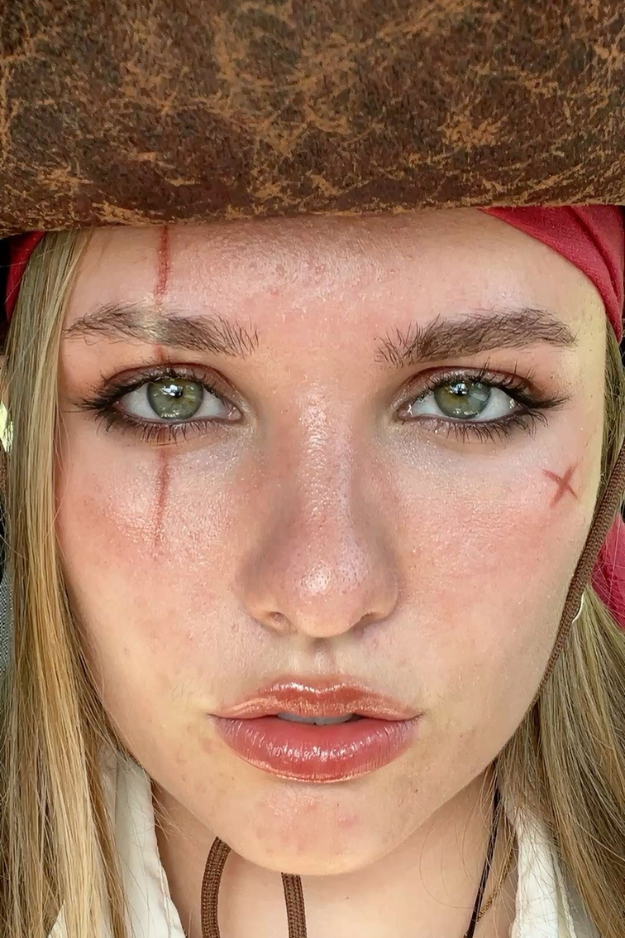 19 Damn Easy Halloween Makeup Ideas for People Who Forgot to Plan a Costume