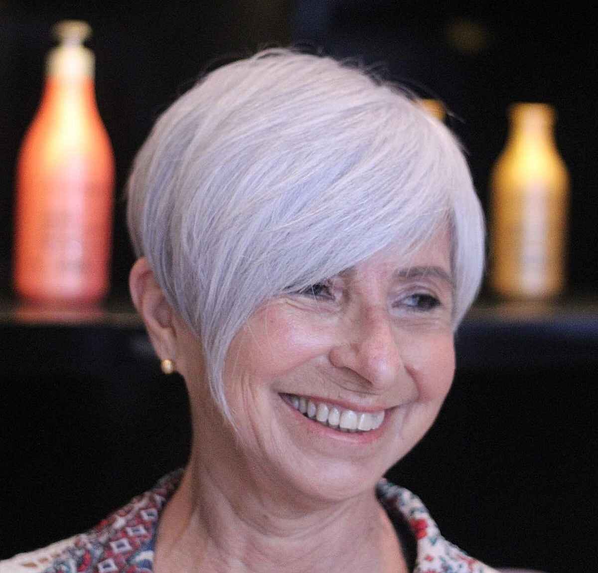 29 Short Hair Ideas with Side Bangs That Look Instantly Stylish White Long Pixie with Bangs to the Side