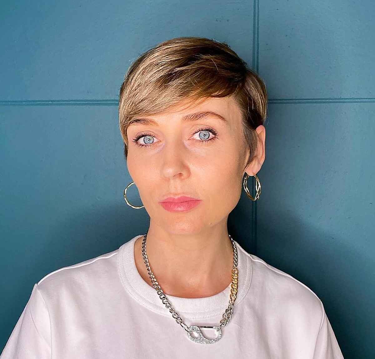 29 Short Hair Ideas with Side Bangs That Look Instantly Stylish Classic Pixie with Side Bangs