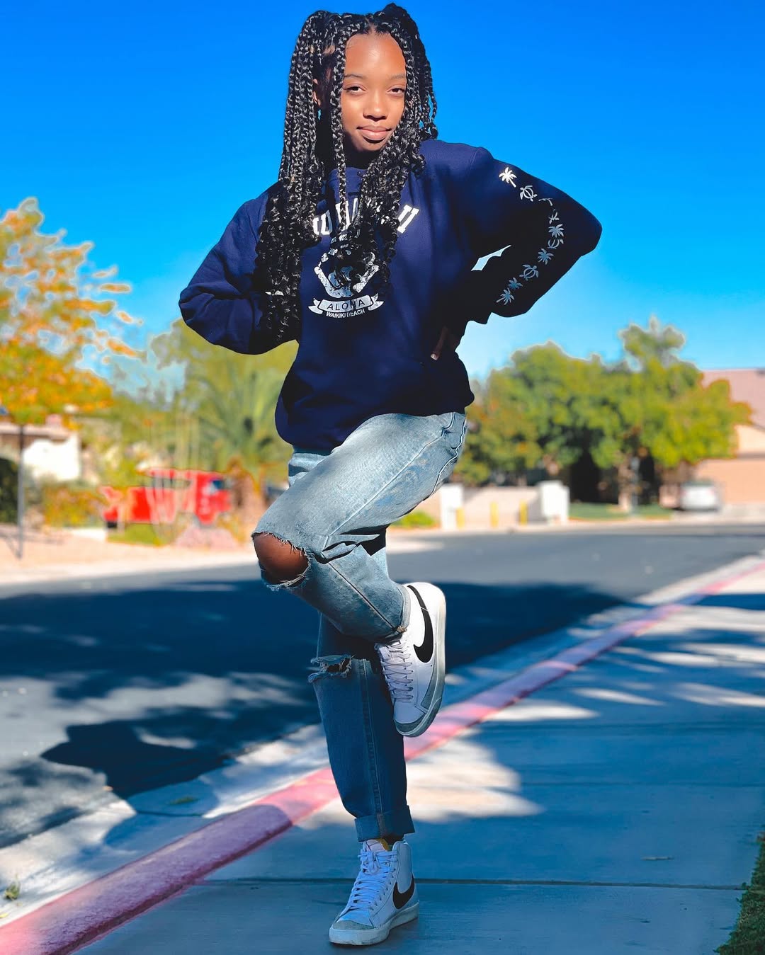 Casual Navy Sweatshirt With Distressed Jeans Look