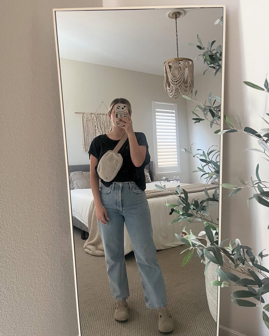 Casual Black Tee And Light Wash Denim Fall Staple