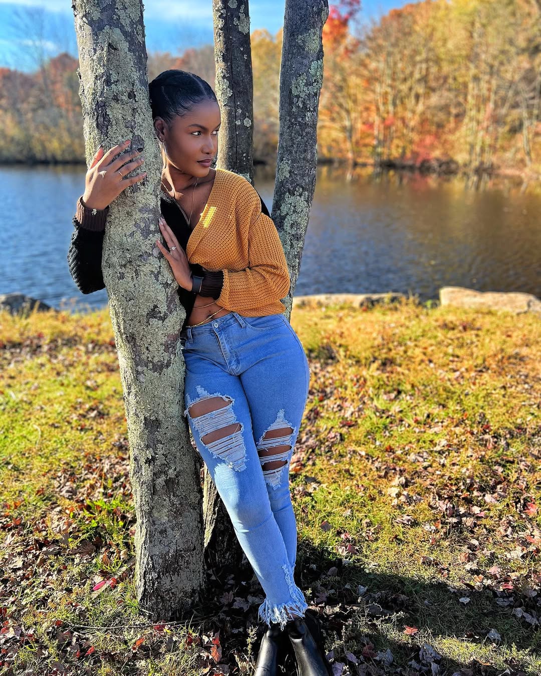 Cozy Colorblock Cardigan With Ripped Jeans