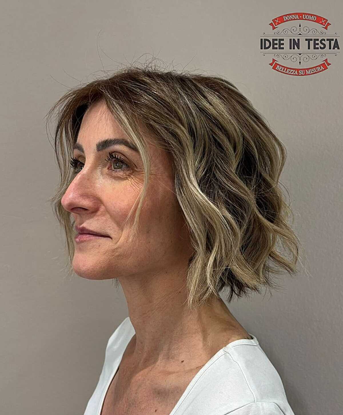 25 Below-the-Chin Bob Hairstyles Taking Over Salons Wavy bronde bob with sun-kissed highlights at jawline