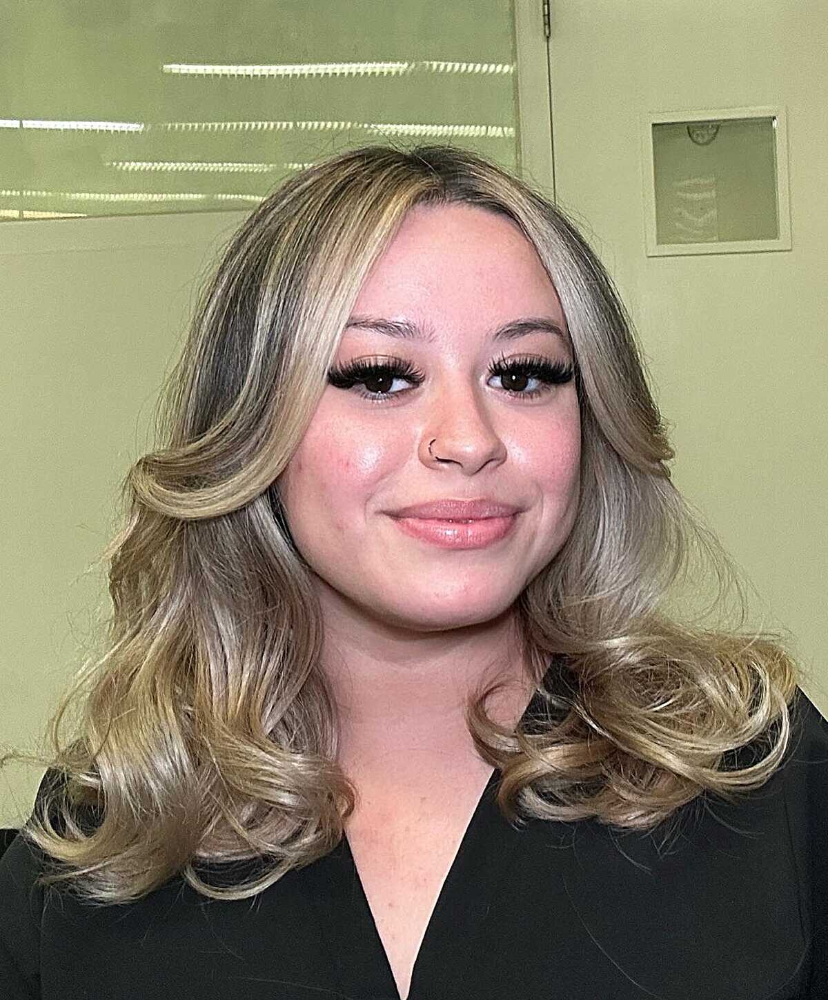 Champagne blonde curly blowout with center part