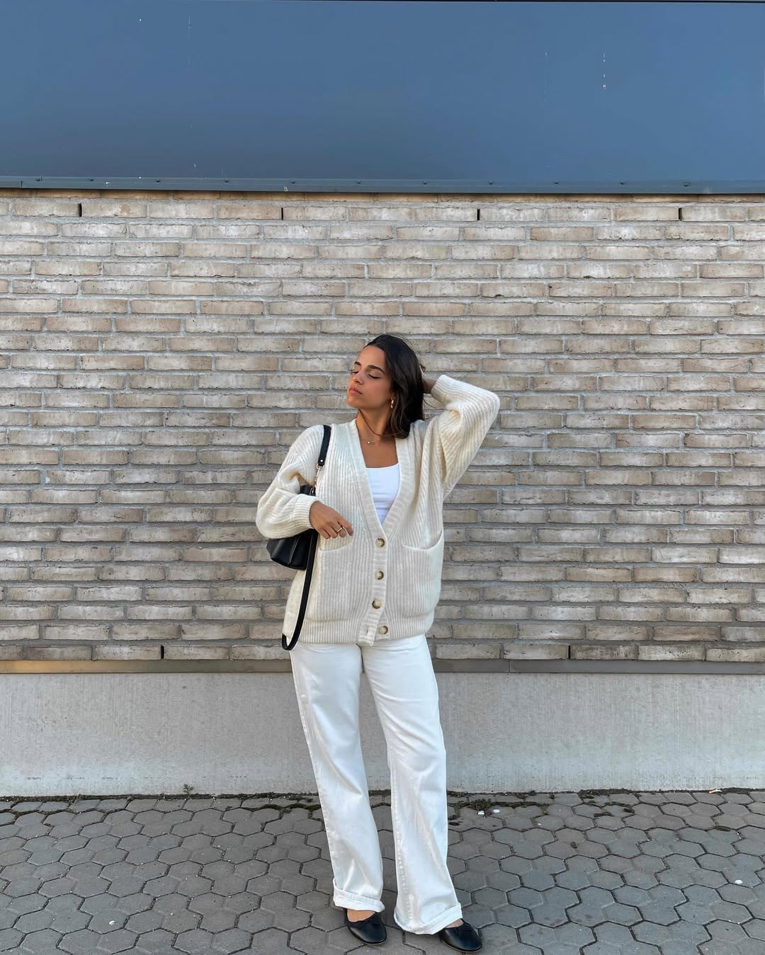 Cream Cardigan And White Jean Casual Fall Outfit